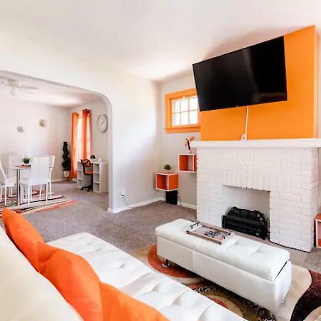 La Naranja Retreat - Cozy Duplex Near Downtown With Parking, 300 Mb Wifi & Self Check In Villa Cleveland Exterior photo