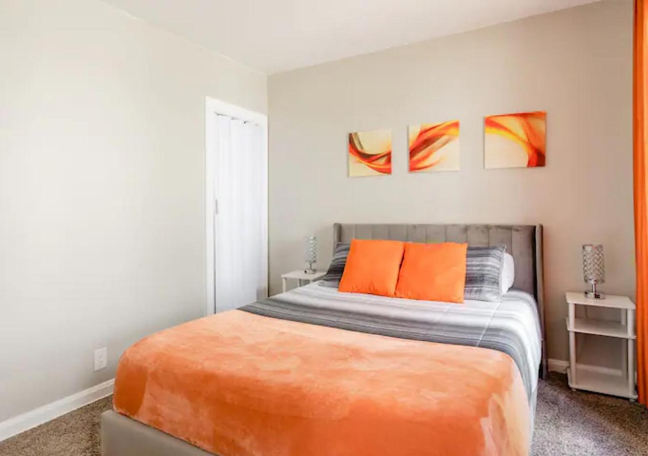 La Naranja Retreat - Cozy Duplex Near Downtown With Parking, 300 Mb Wifi & Self Check In Villa Cleveland Exterior photo