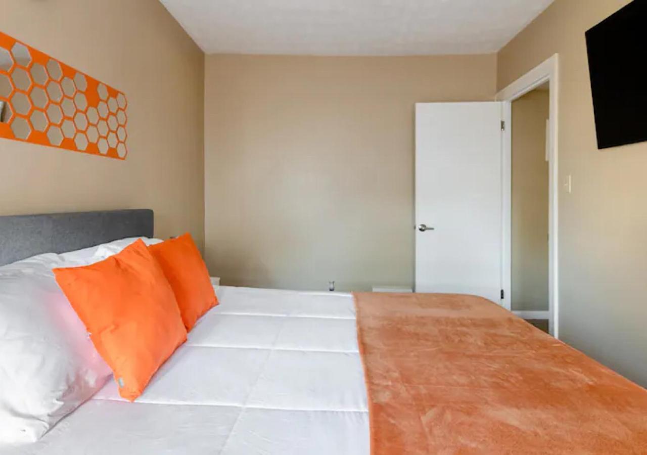 La Naranja Retreat - Cozy Duplex Near Downtown With Parking, 300 Mb Wifi & Self Check In Villa Cleveland Exterior photo